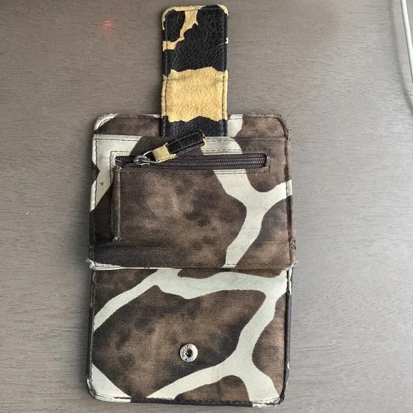 Tan and brown camo print wallet - Picture 3 of 15